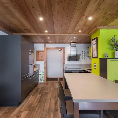 Daire Skis Aux Pieds - 9 Personnes -