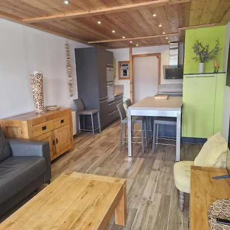 Skis Aux Pieds - 9 Personnes -