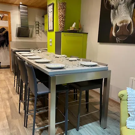 Skis Aux Pieds - 9 Personnes - *