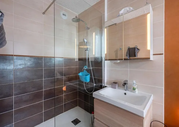 Skis Aux Pieds - 9 Personnes - *