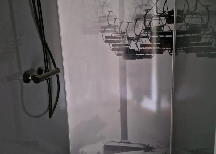 Skis Aux Pieds - 9 Personnes - *