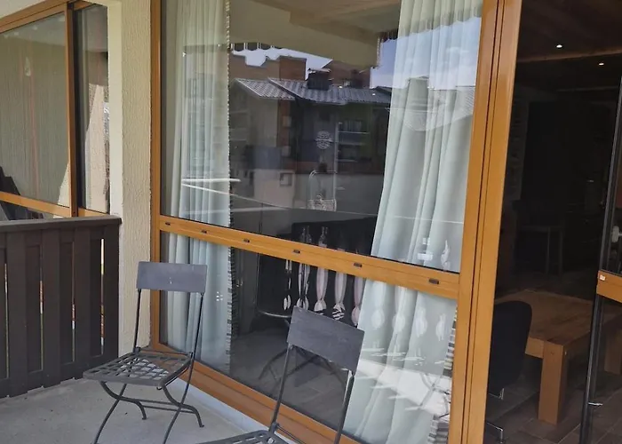 Skis Aux Pieds - 9 Personnes - *